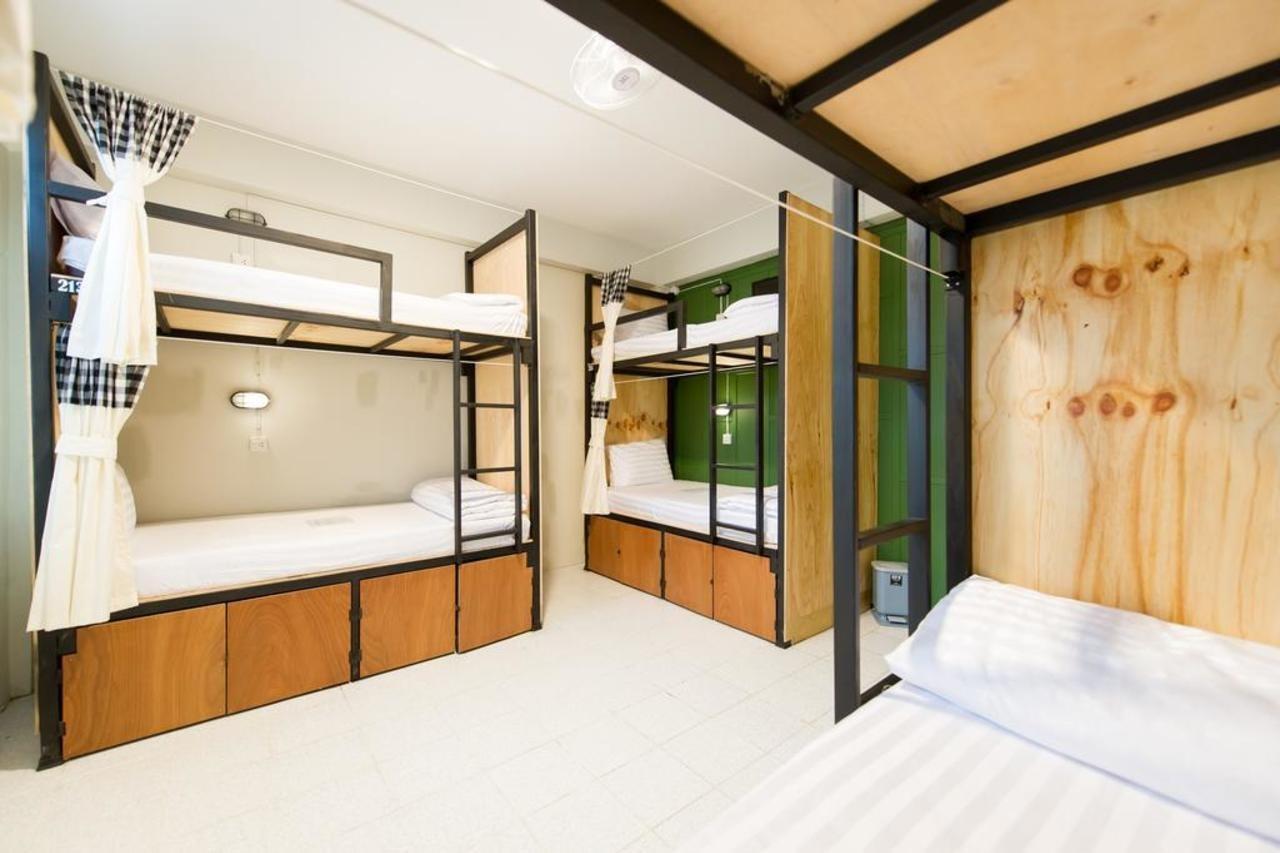 Phuket The Neighbors Hostel (Adults Only) מראה חיצוני תמונה