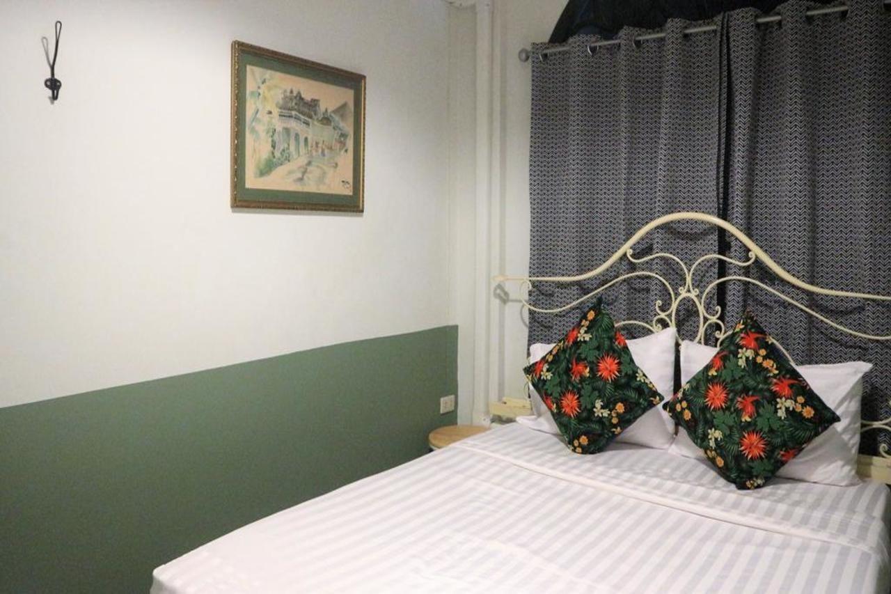 Phuket The Neighbors Hostel (Adults Only) מראה חיצוני תמונה