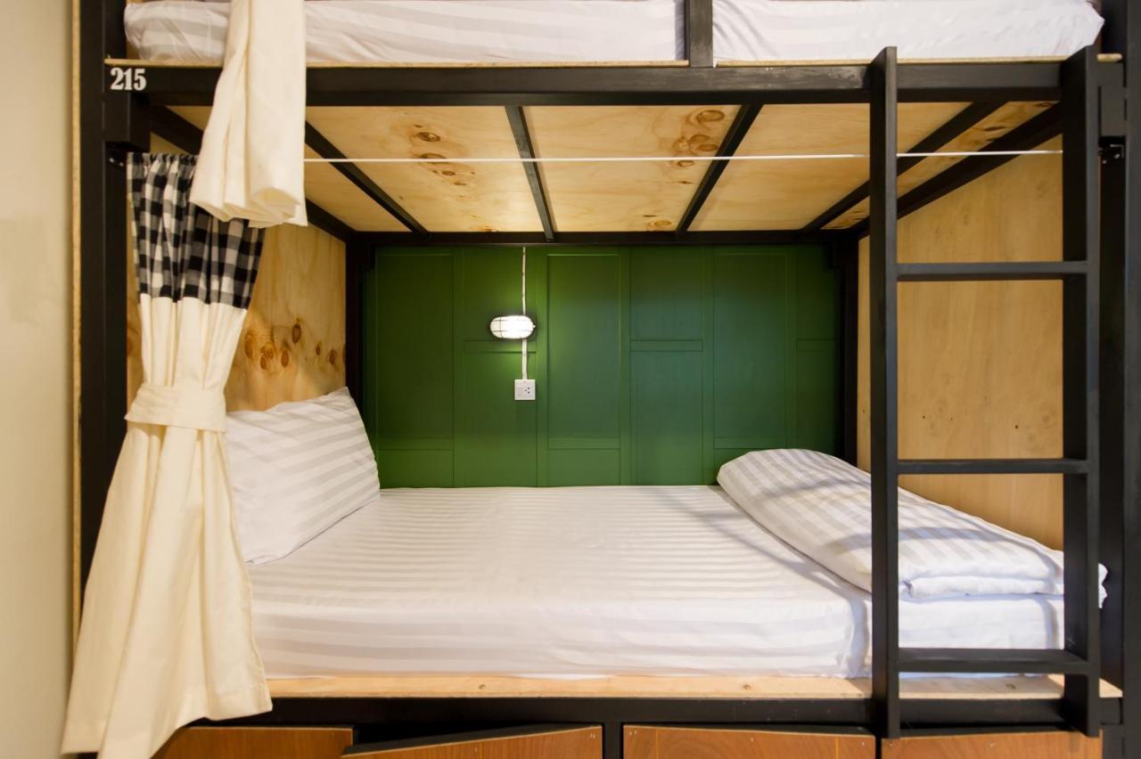 Phuket The Neighbors Hostel (Adults Only) מראה חיצוני תמונה