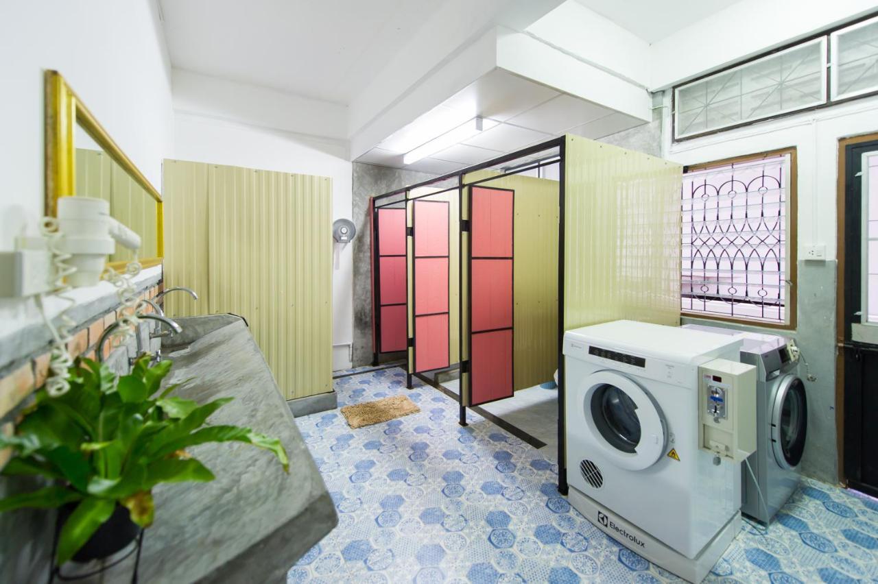 Phuket The Neighbors Hostel (Adults Only) מראה חיצוני תמונה