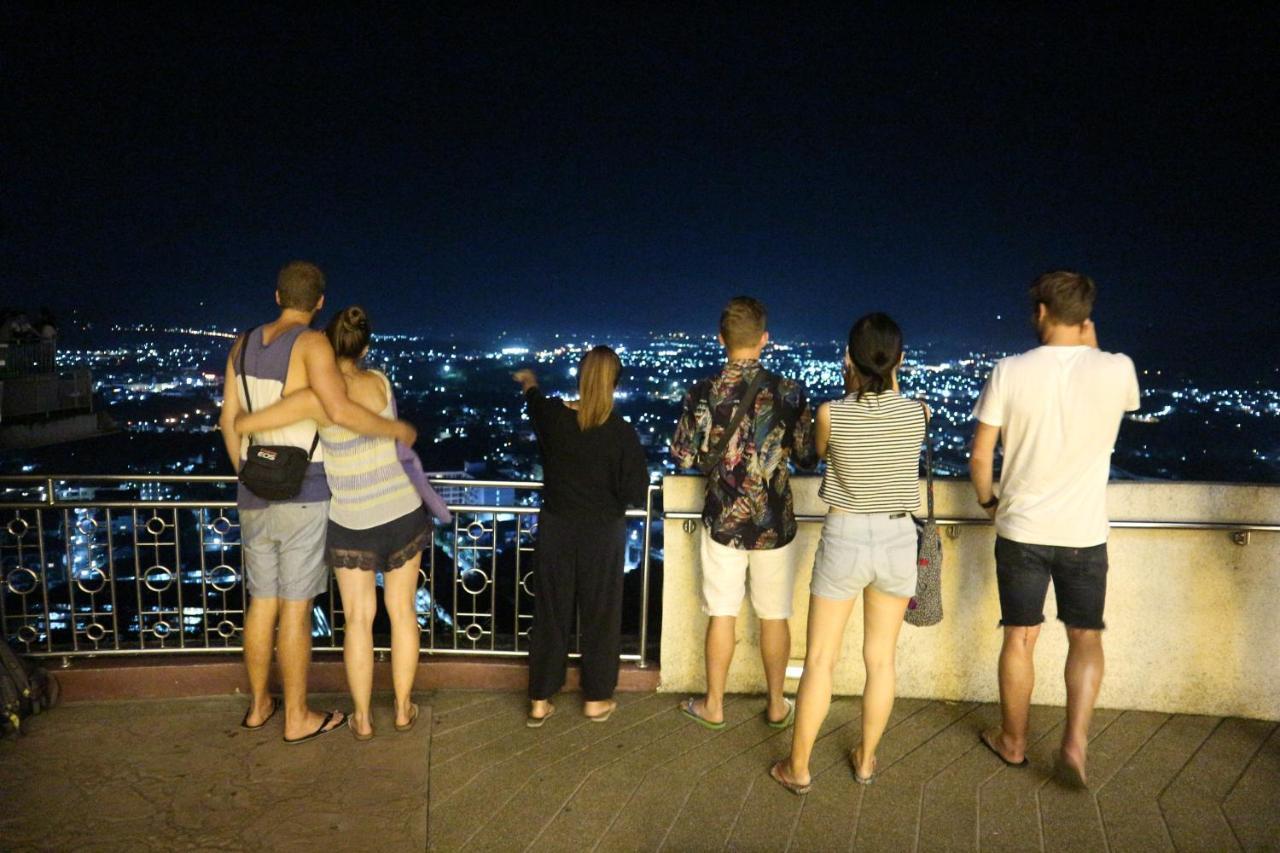 Phuket The Neighbors Hostel (Adults Only) מראה חיצוני תמונה