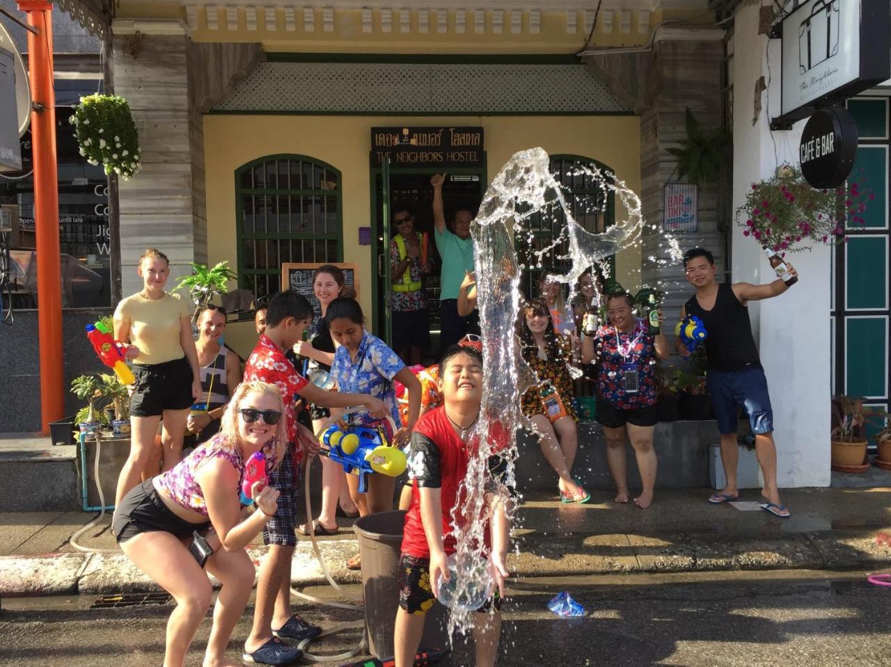 Phuket The Neighbors Hostel (Adults Only) מראה חיצוני תמונה