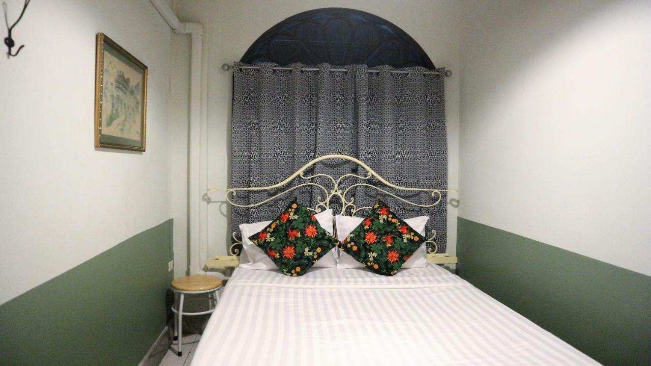 Phuket The Neighbors Hostel (Adults Only) מראה חיצוני תמונה